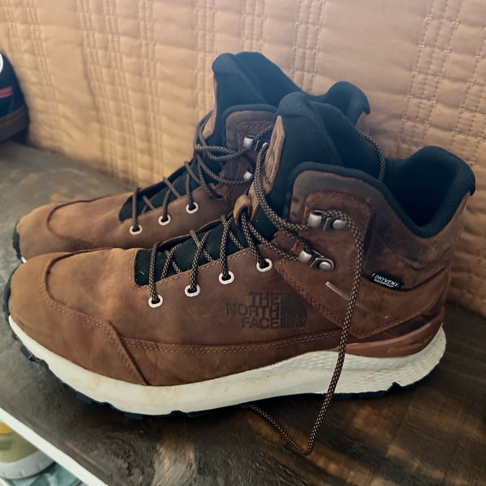 The North Face Men's Vals Mid Leather Waterproof Hiking Boots